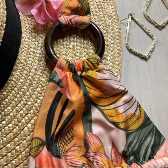 BEACH RIOT ๐ Tropical Floral Bikini TOP - Picture 6 of 16